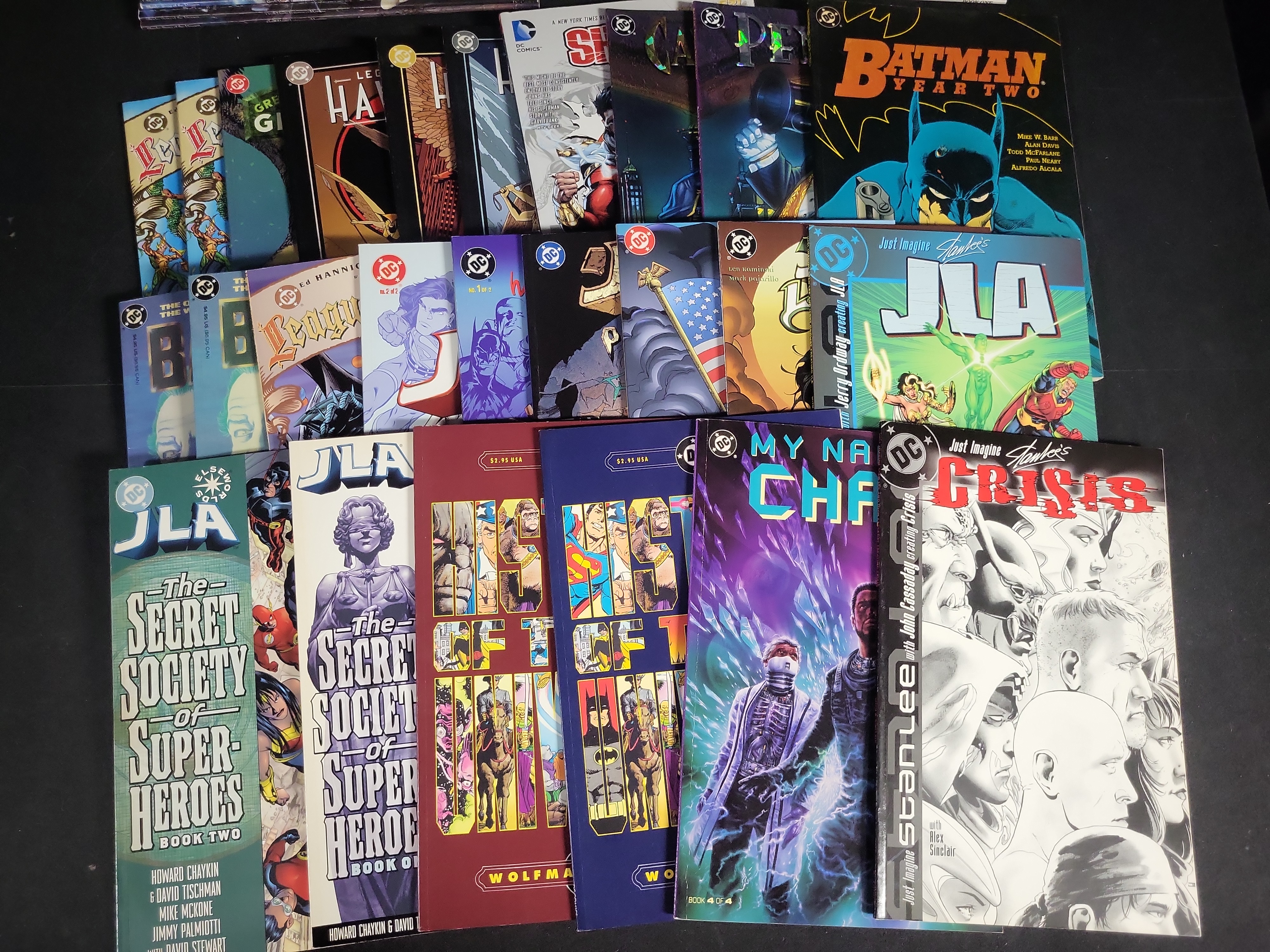 I04555 | Sixty to Seventy Modern Comic Books