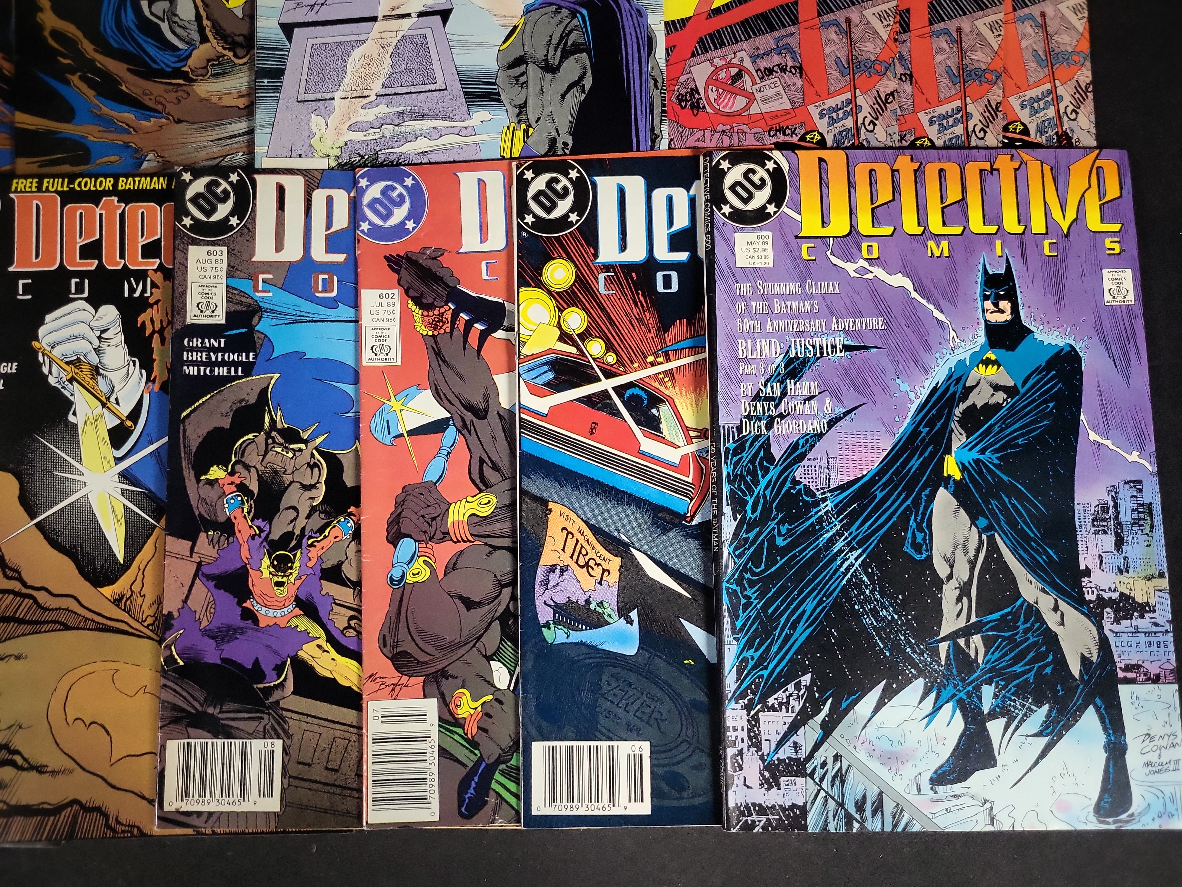 I04535 | Collection of Detective Comics Featuring Batman