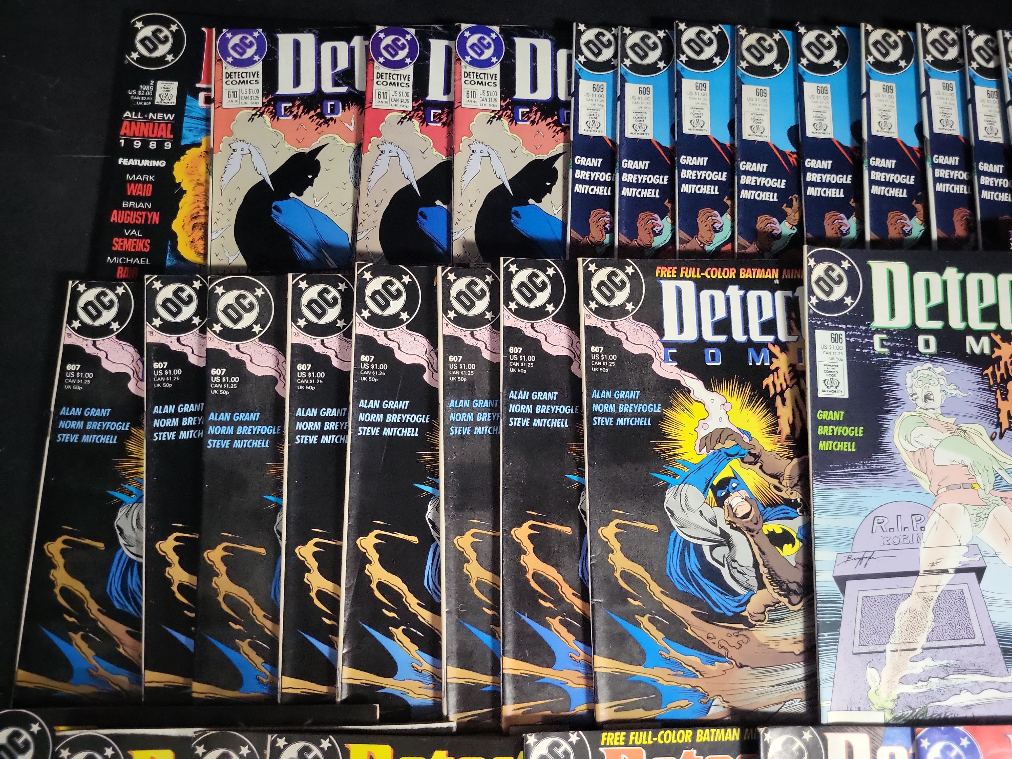 I04535 | Collection of Detective Comics Featuring Batman