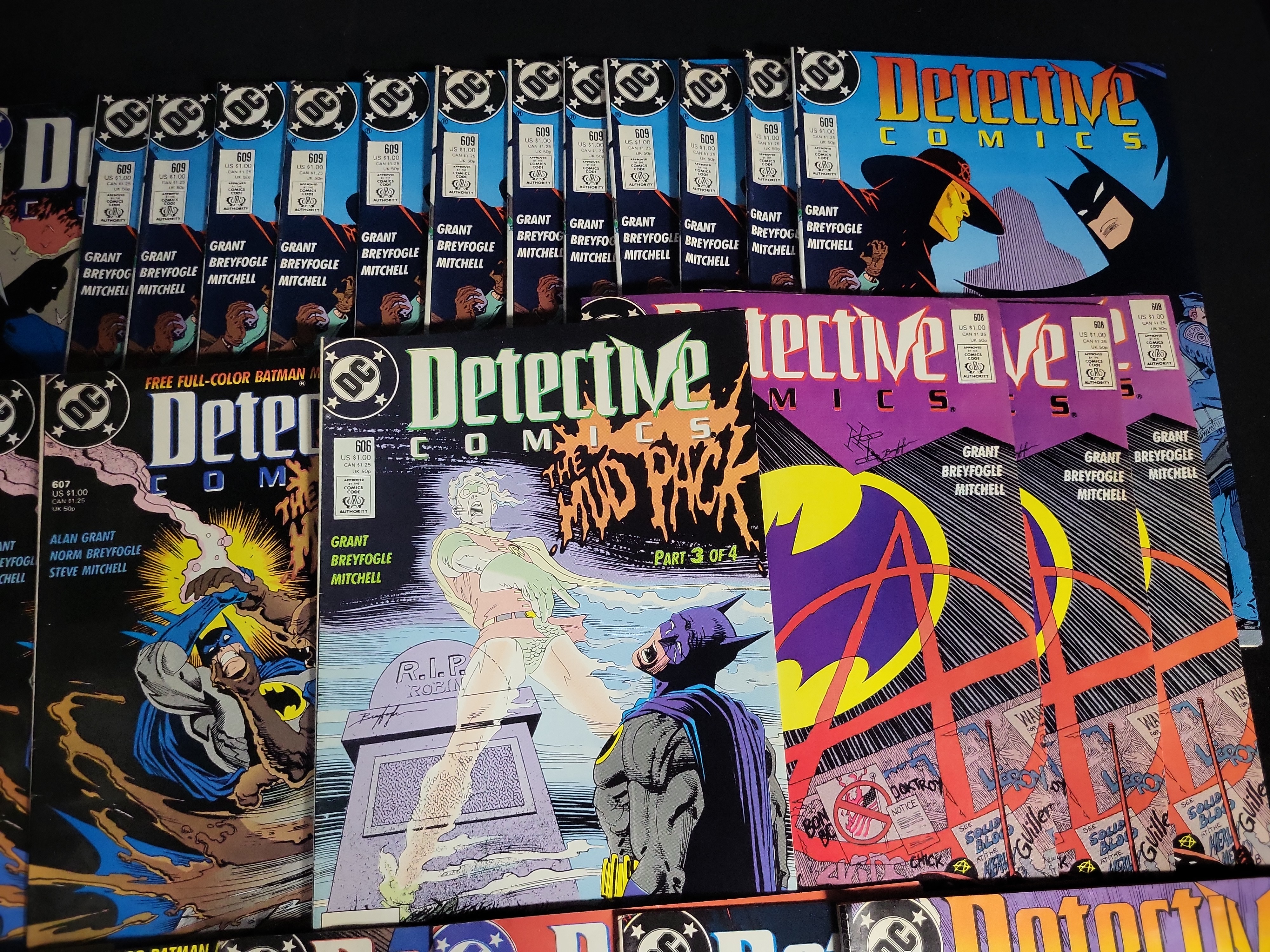 I04535 | Collection of Detective Comics Featuring Batman