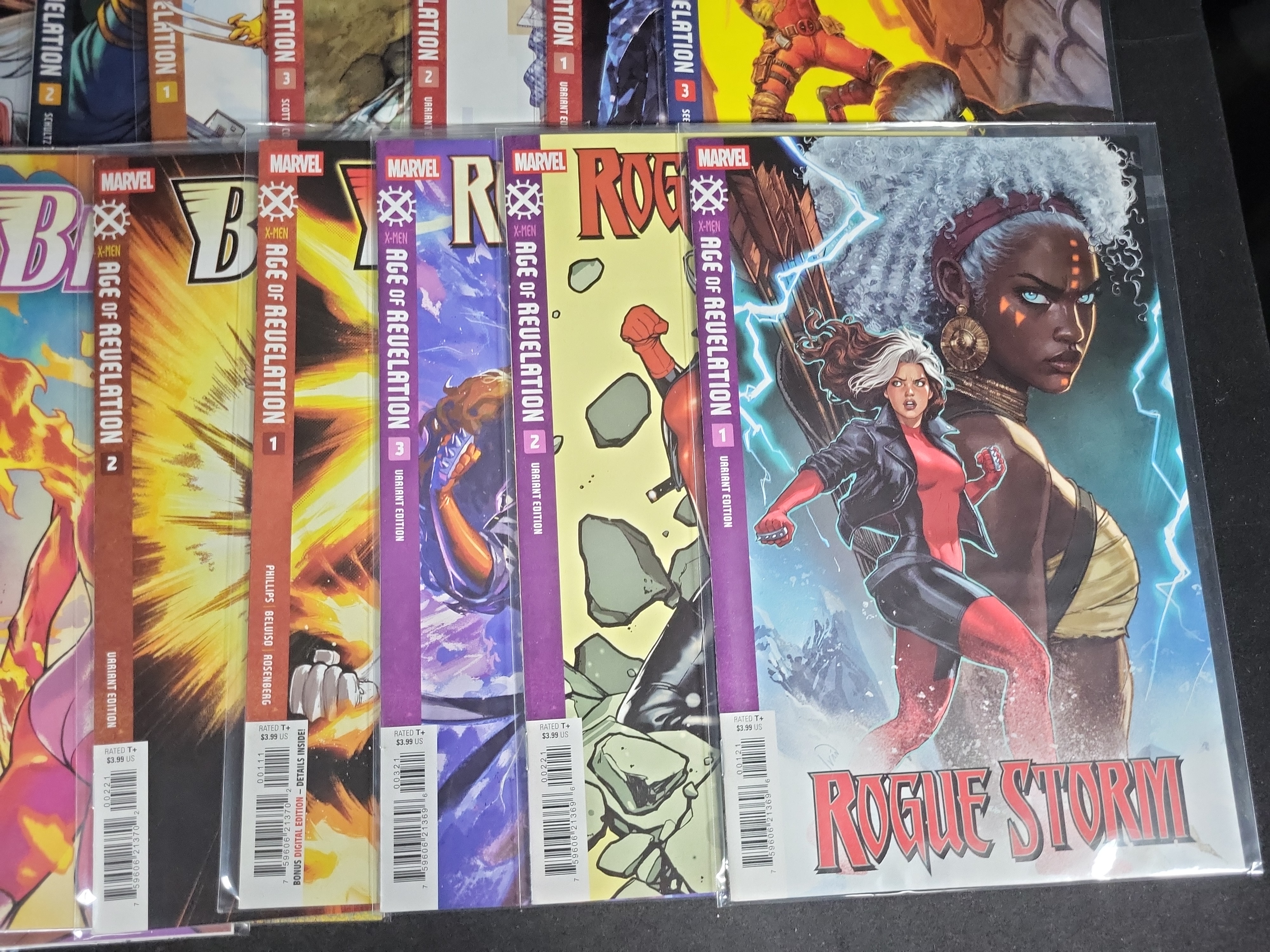 I04596 | Approximately 44 Marvel Variant Comic Books