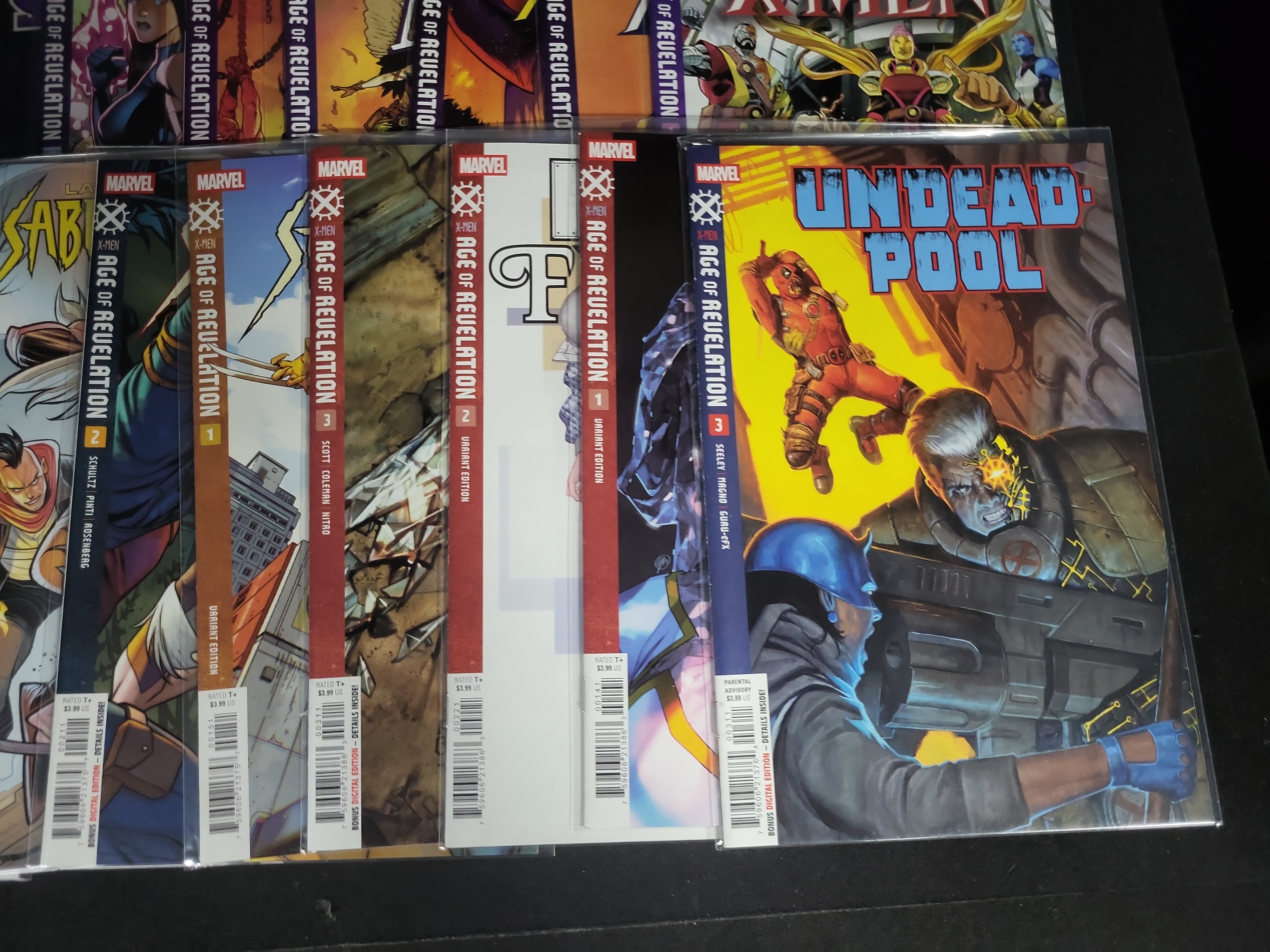 I04596 | Approximately 44 Marvel Variant Comic Books