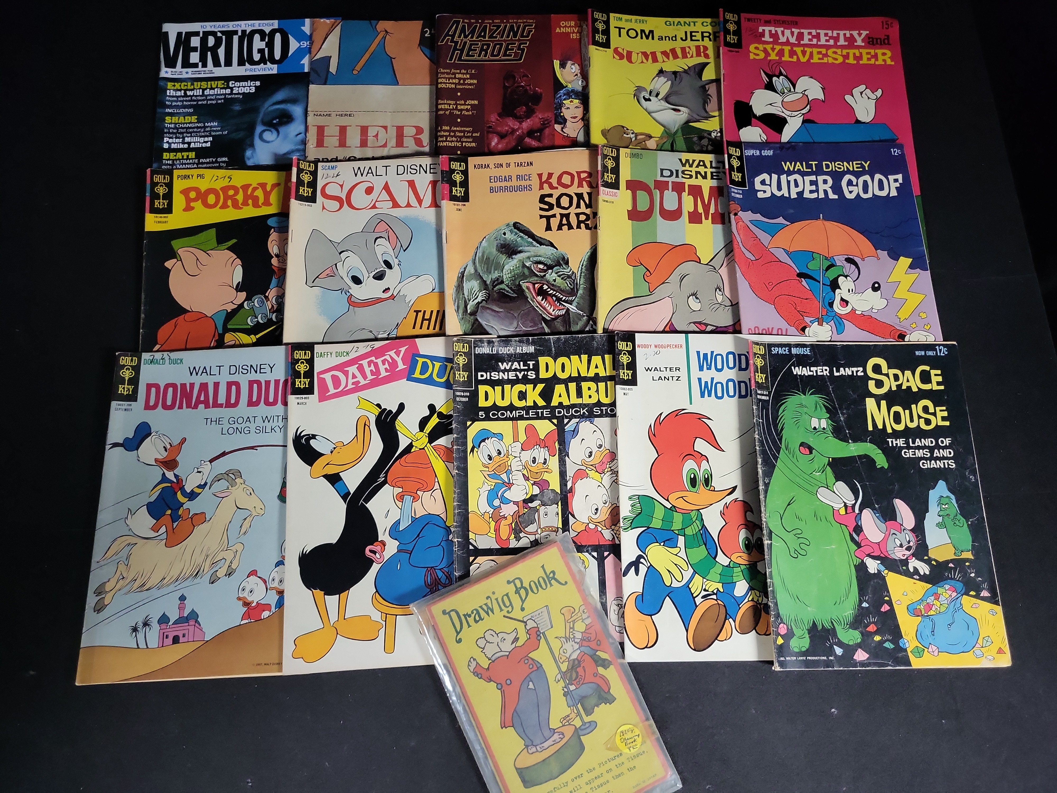 I04512 | Collection of Vintage Comics and Ephemera