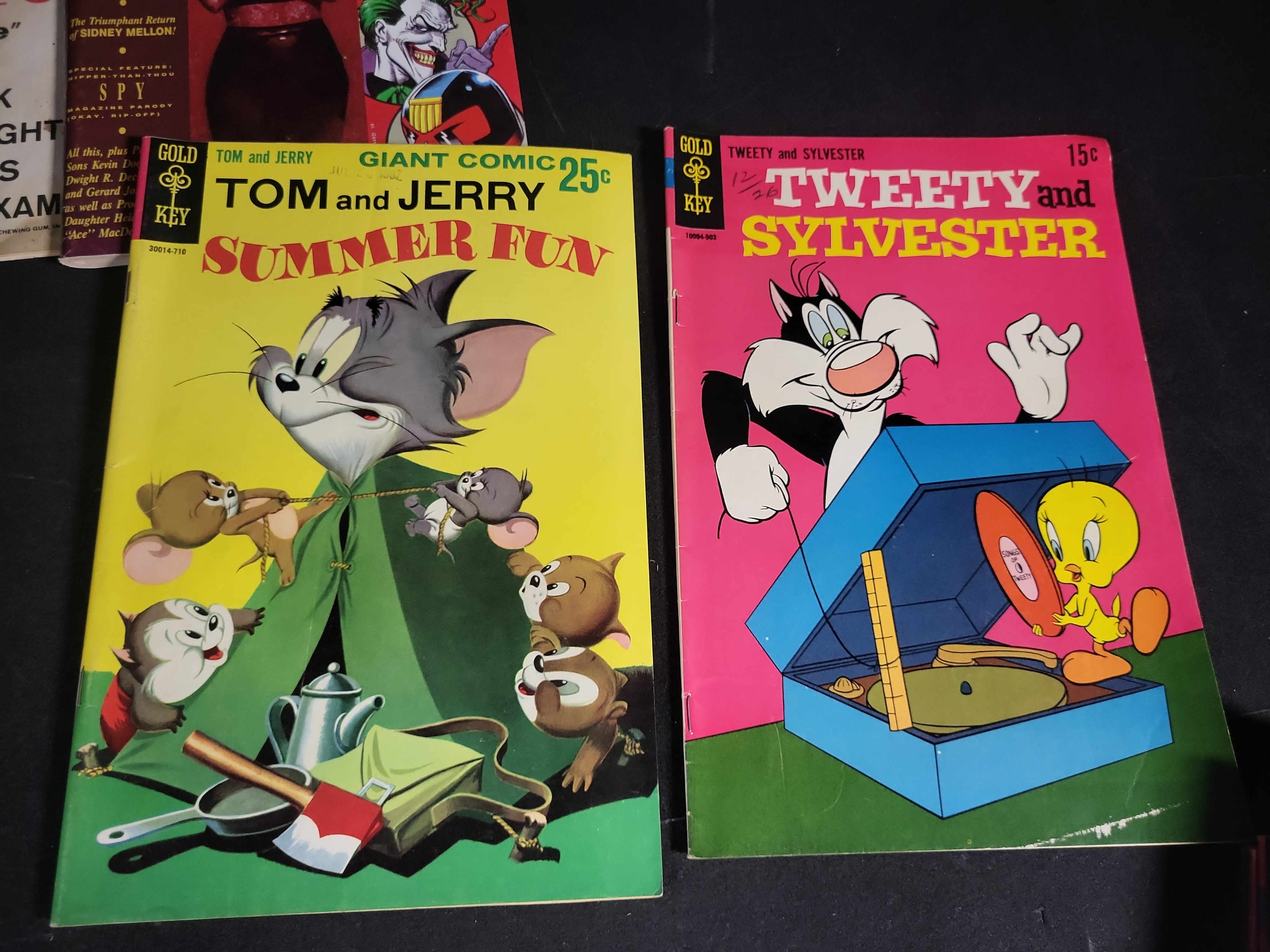 I04512 | Collection of Vintage Comics and Ephemera