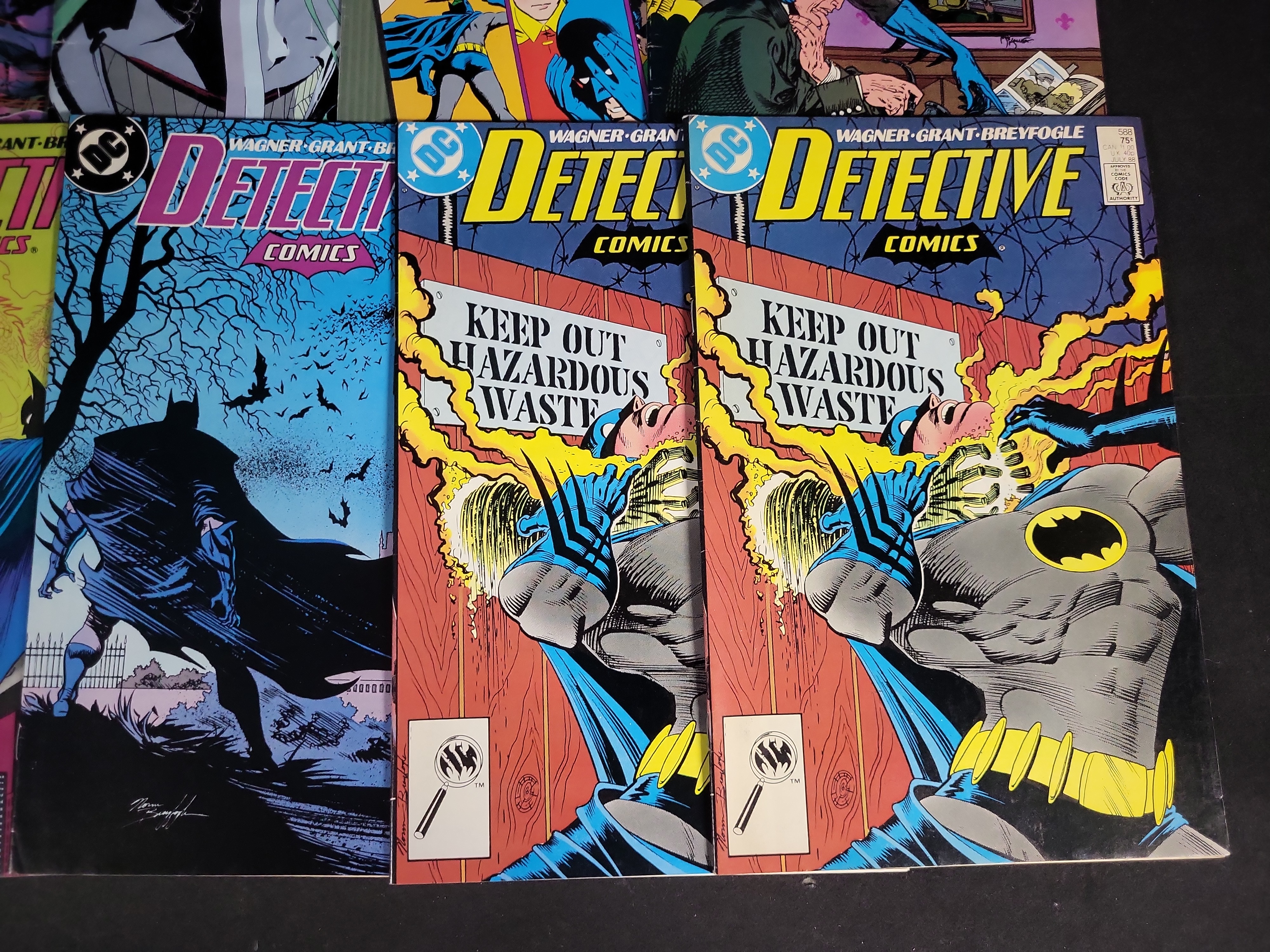 I04534 | A Collection of Thirteen Detective Comics
