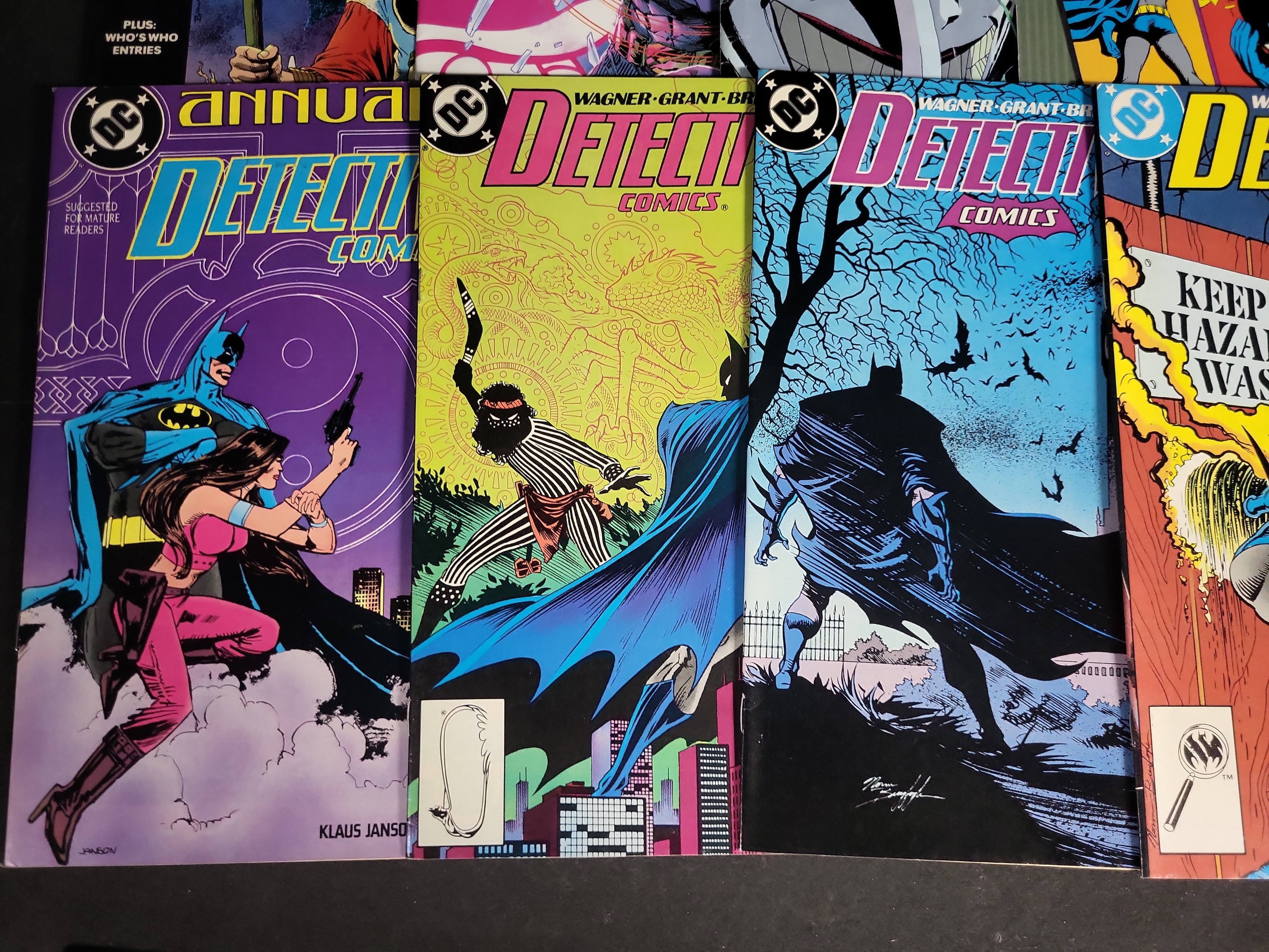 I04534 | A Collection of Thirteen Detective Comics