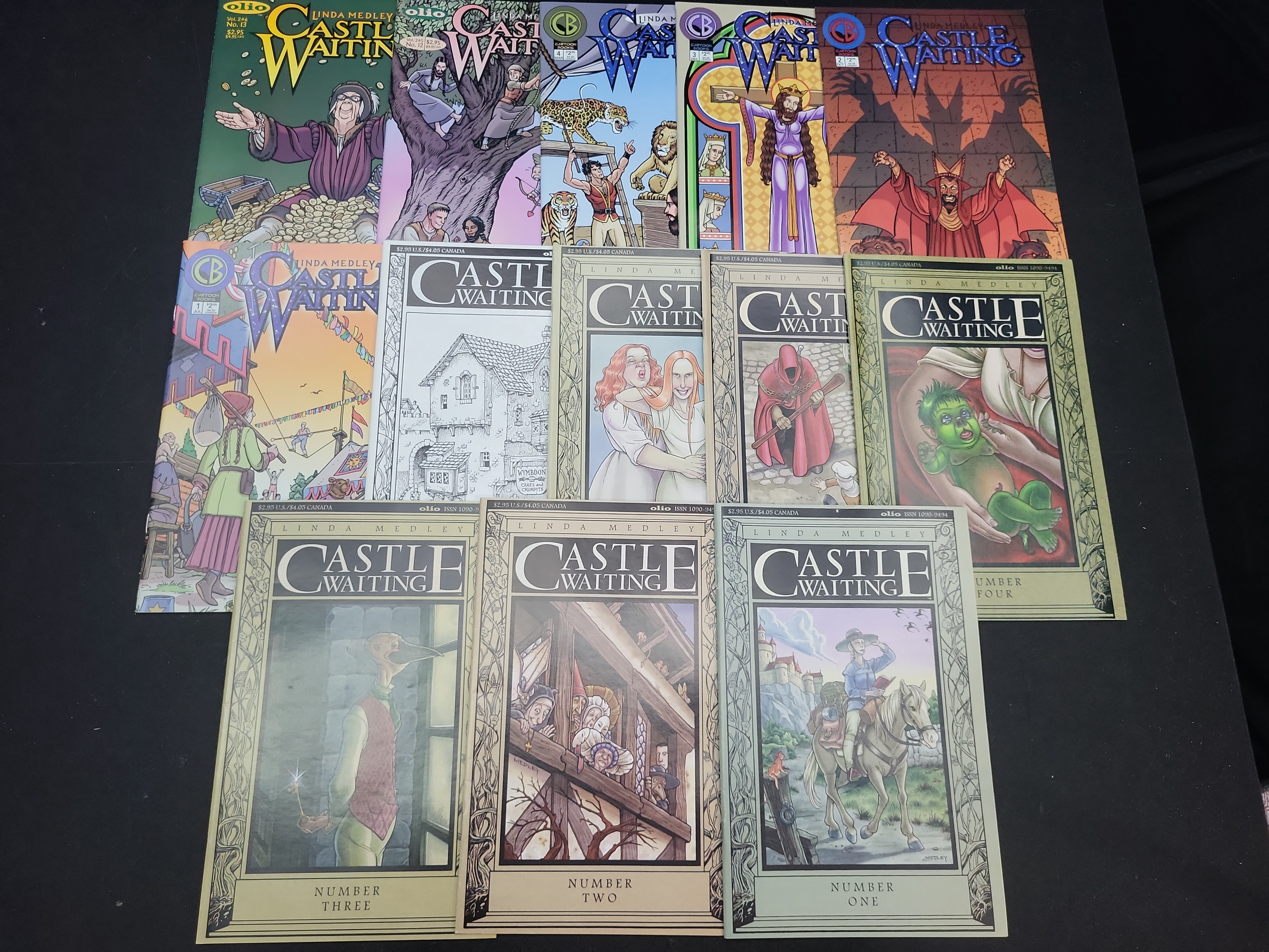 I03981 | Thirteen Castle Waiting Comic Books