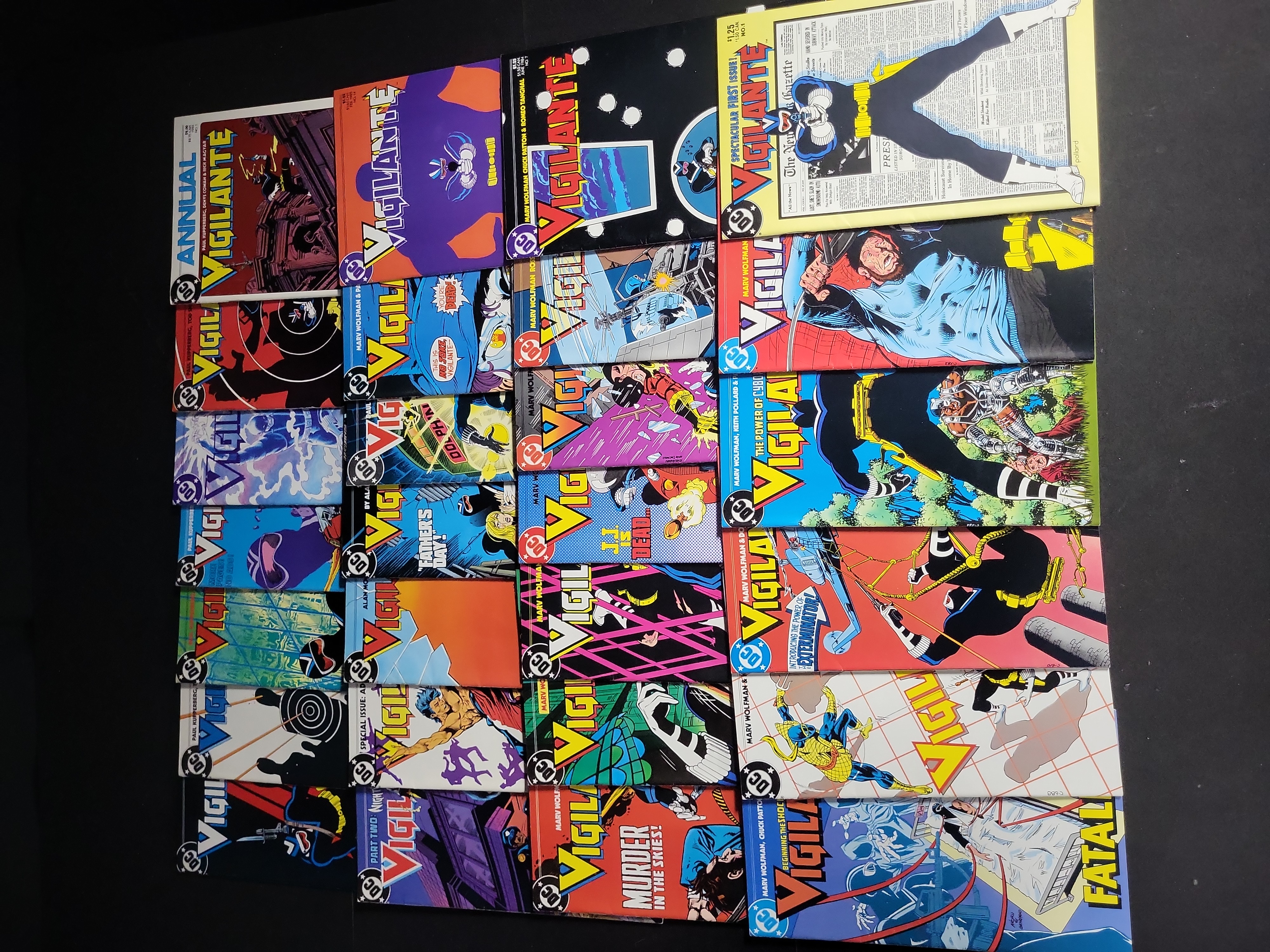 I04065 | A Collection of DC Vigilante Comics