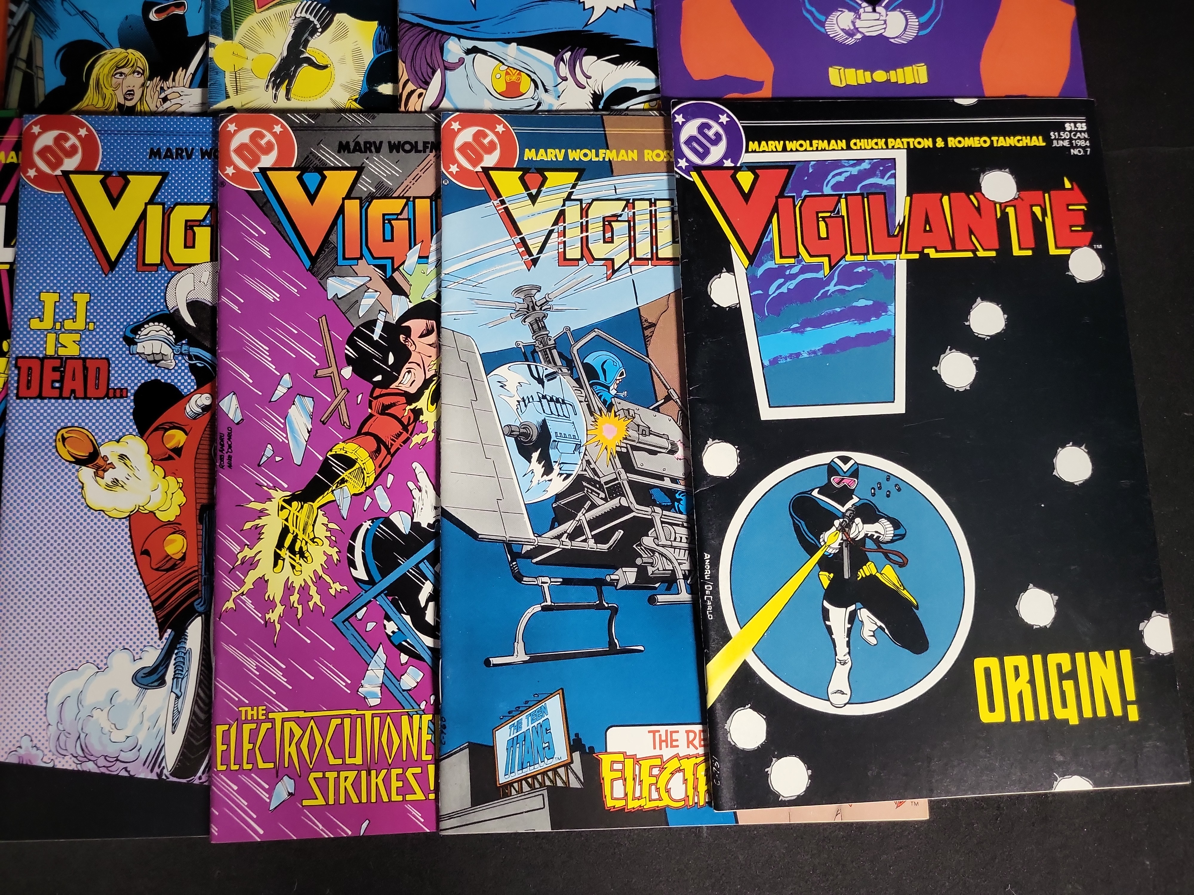 I04065 | A Collection of DC Vigilante Comics