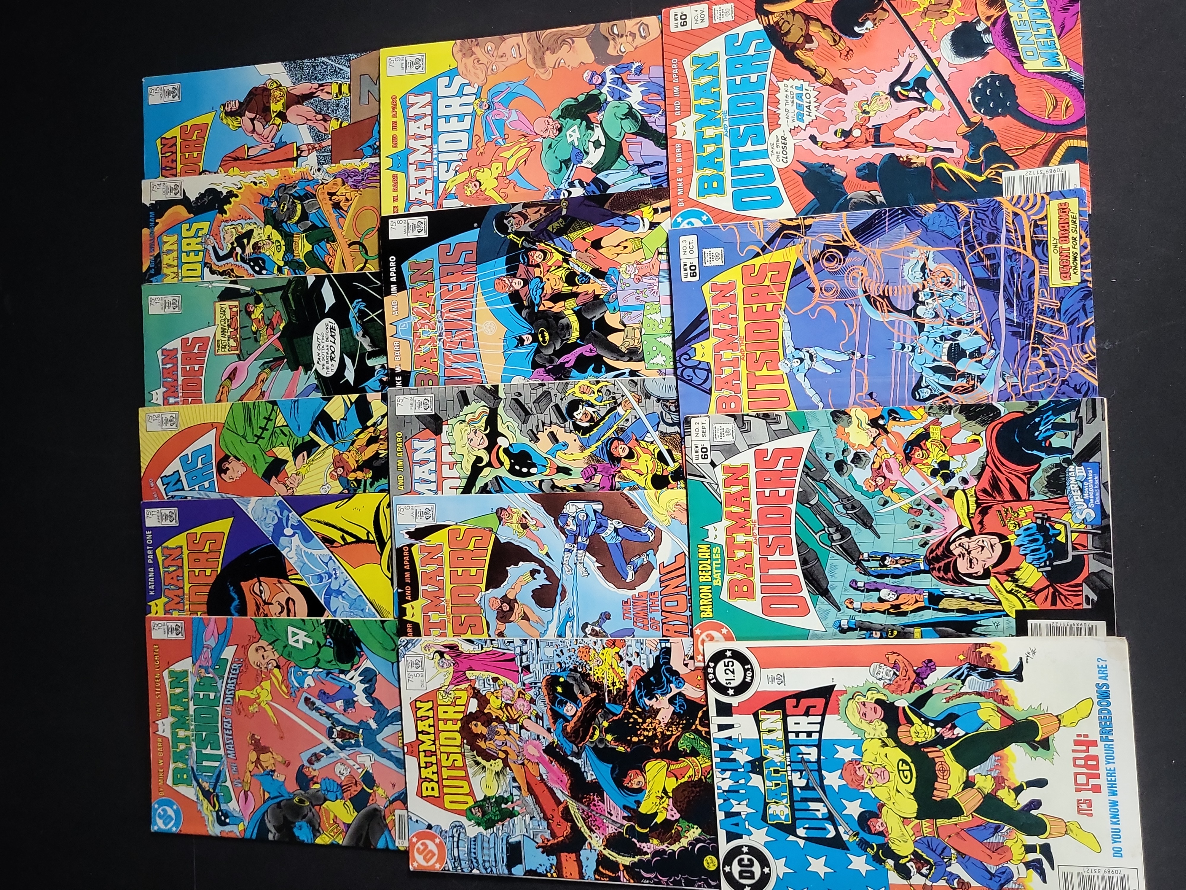 I04540 | Collection of 15 DC Outsiders Comics