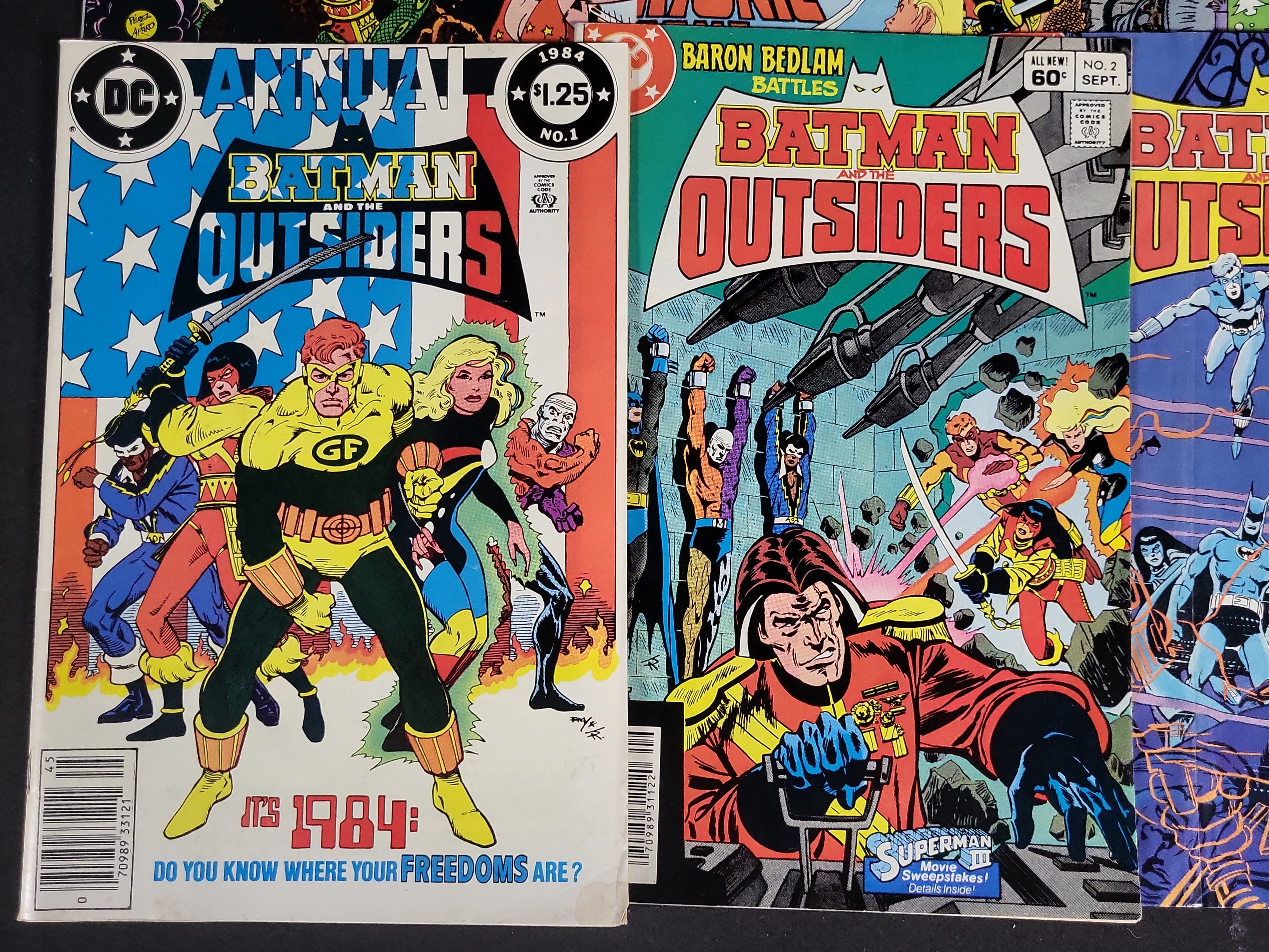 I04540 | Collection of 15 DC Outsiders Comics