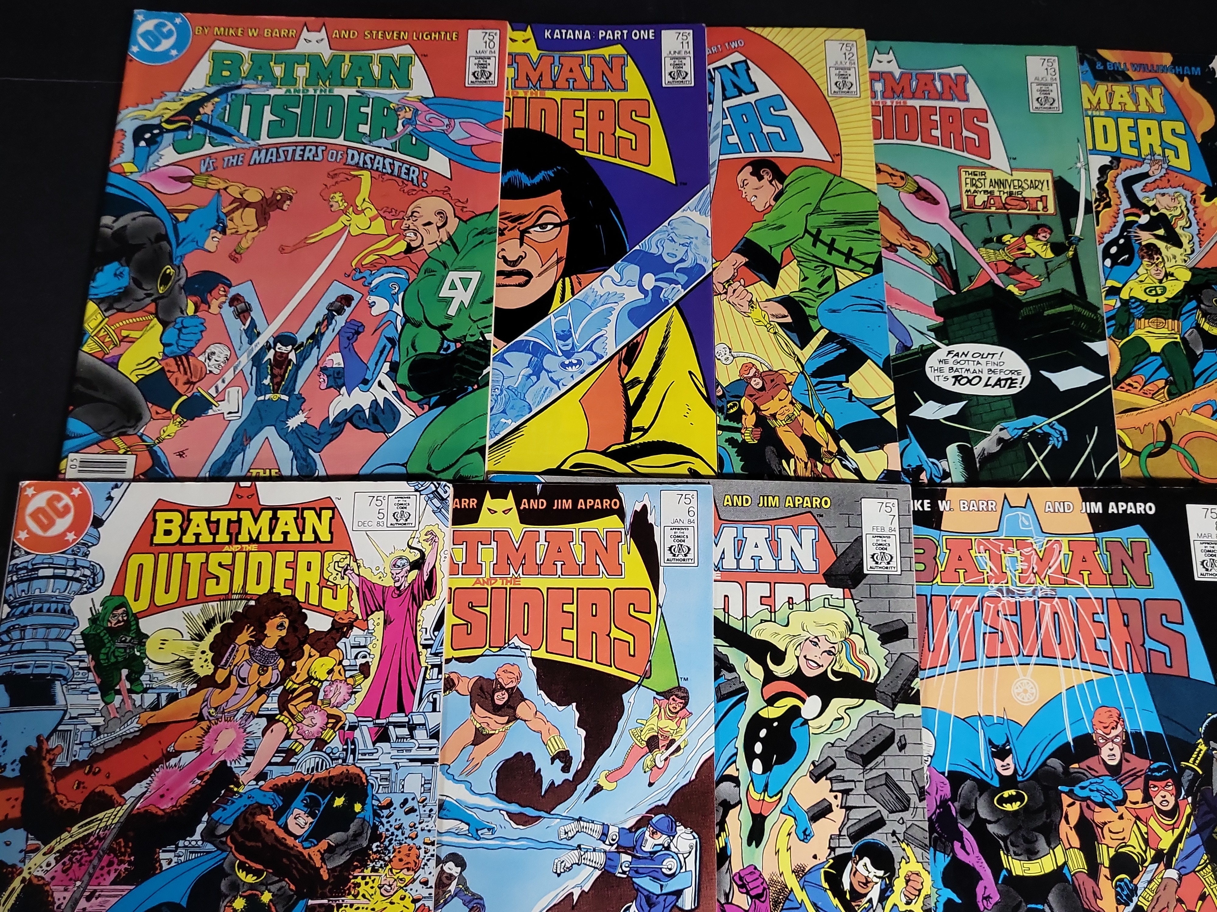 I04540 | Collection of 15 DC Outsiders Comics