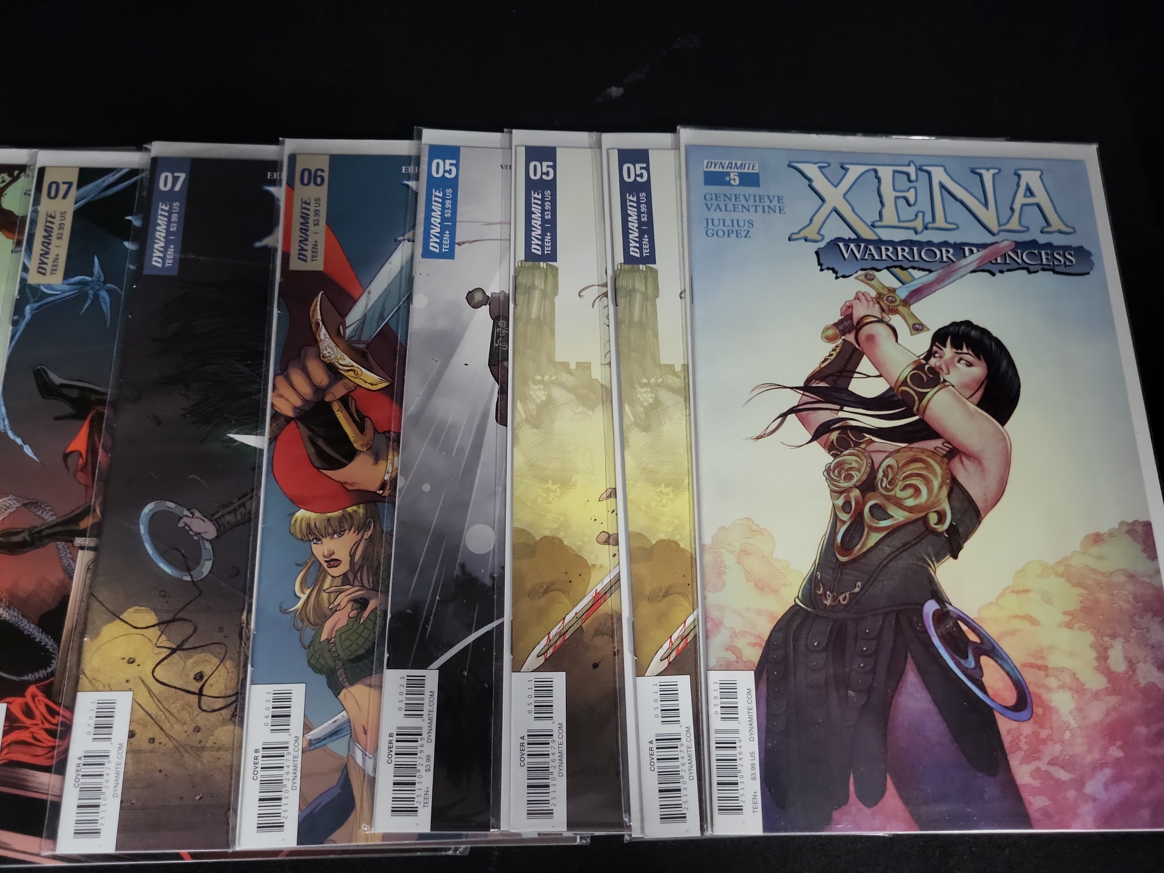 I04590 | 30 Dynamite Xena Warrior Princess Comics
