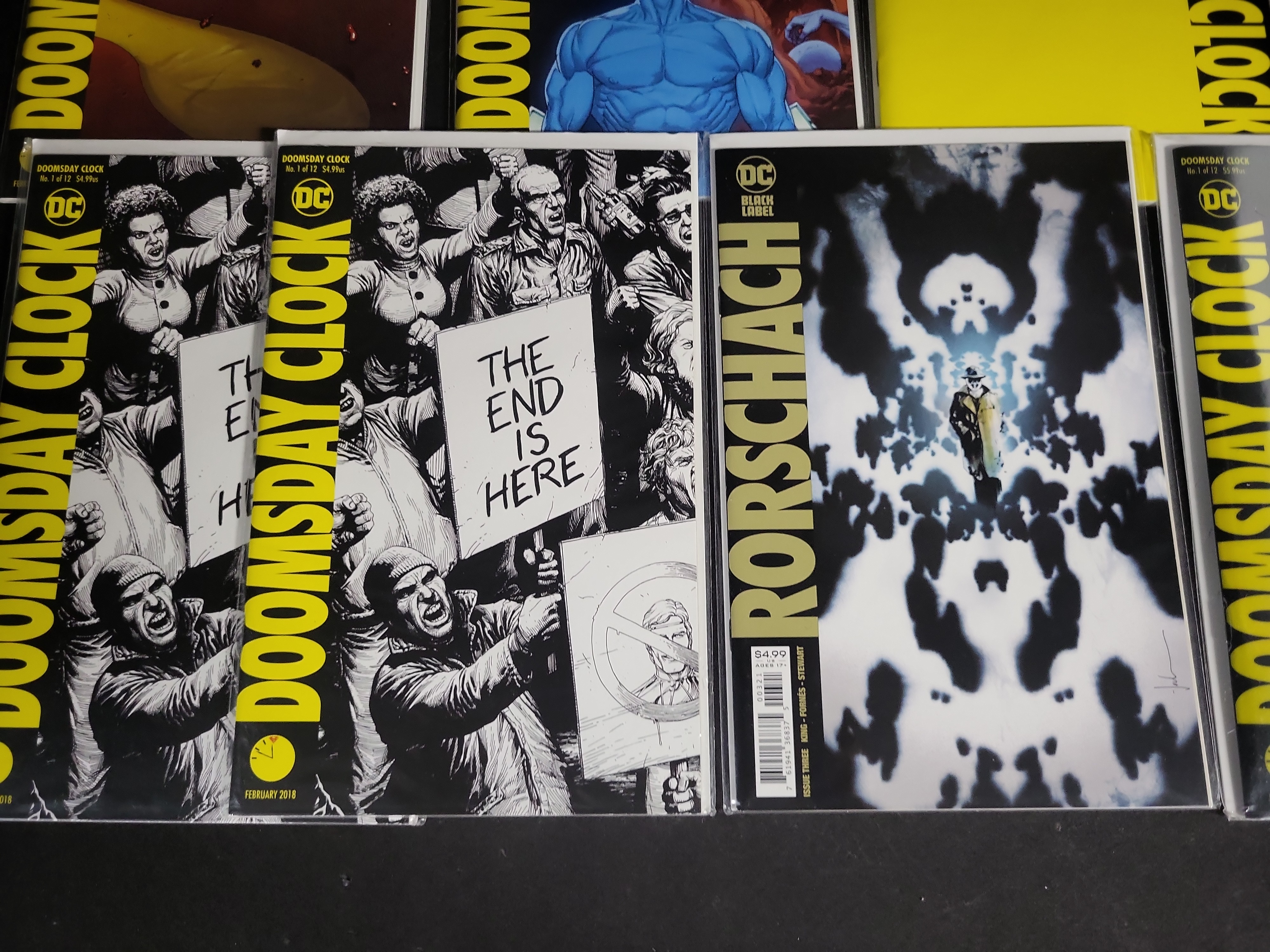 I04519 | Collection of DC Watchmen Related Comics