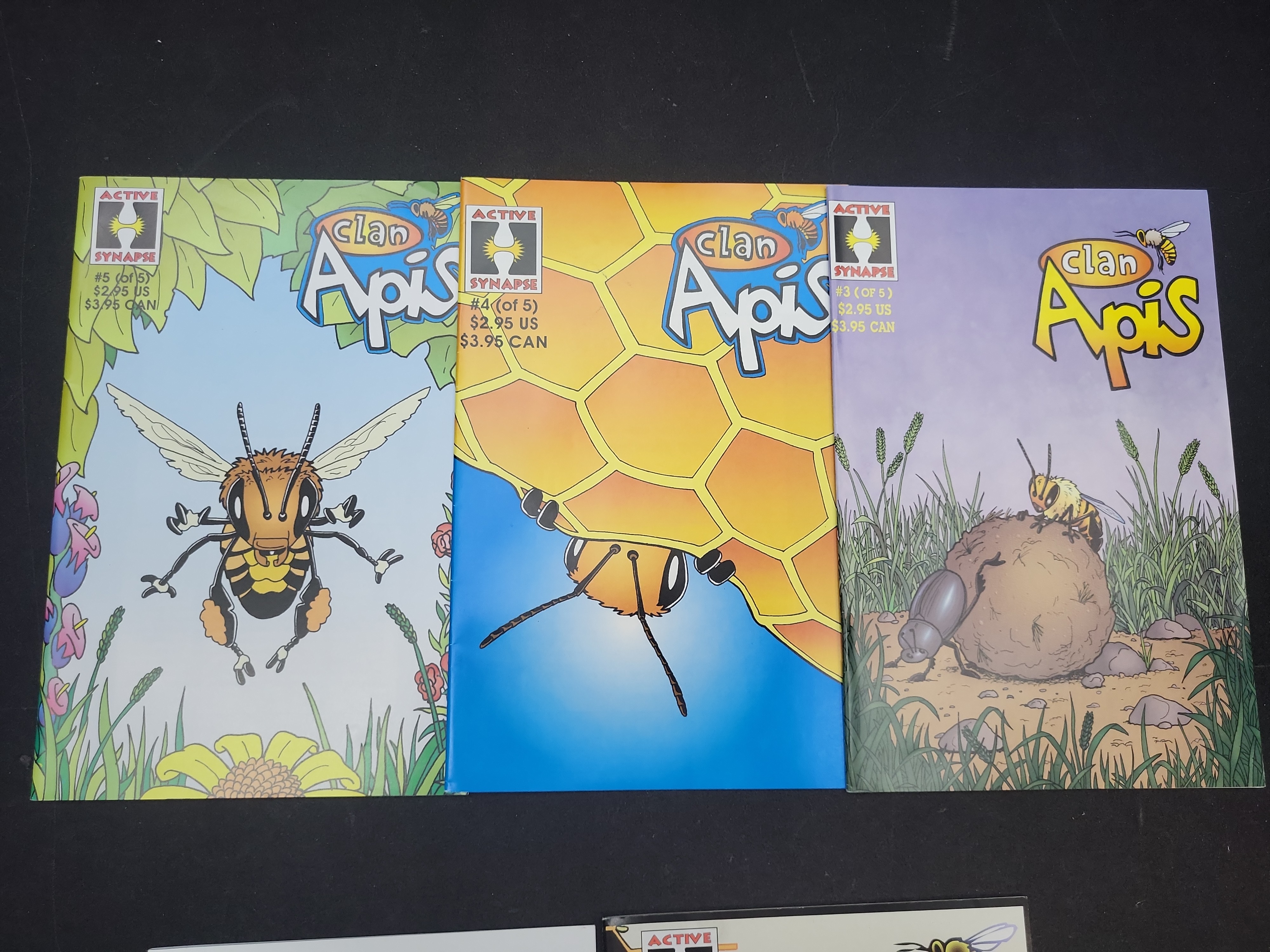 I03983 | Active Synapse Clan Apis Comic Set