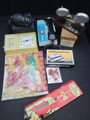 I04099 | Assortment of Vintage Electronics and Collectibles. IMPORTANT – PLEASE REVIEW BEFORE 