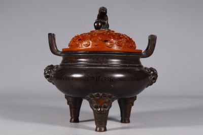 Chinese Zitan Wood Tripod Cover Censer. 15.9cm L 14cm W 17.8cm H 577g Weight
