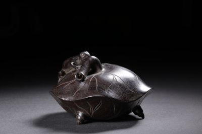 Republican Chinese Zitan Wood Frog and Leaf. 7.4cm L 7.1cm W 5cm H