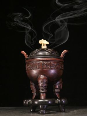 Chinese Chengxiang Wood Hand Carved Tripod Censer. 23cm H