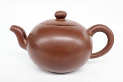 Chinese Yixing Zisha Teapot. 7" L