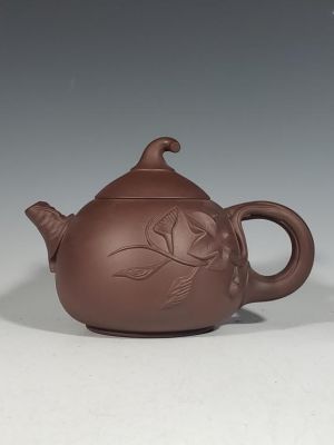 Chinese Zisha Teapot. 4" H 5.5" W