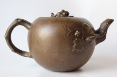 Chinese Yixing Zisha Teapot. 7" L