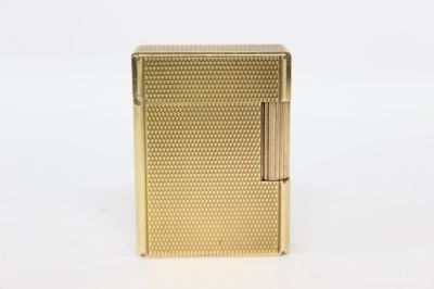 Dupont Lighter. 4.5cm by 3.5cm .Made in France. Condition: Generally Good Condition. Please note