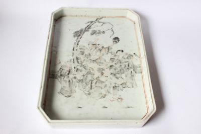 Chinese Famille Rose Porcelain Tray Please note the absence of a condition report does not