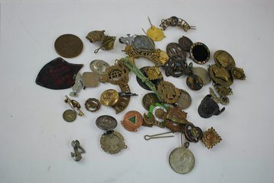 Army badges and buttons