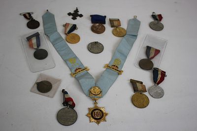 Small collection of commemorative medals (14)