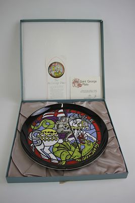 Poole Pottery limited edition St George's plate numbered 77/1000 in original box with 