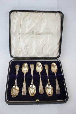 Six silver spoons - cased Weight c 82.43 gm