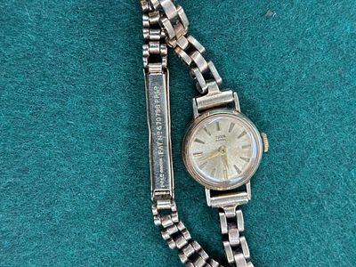 Mid 20th Century ladies 9ct gold Tudor wristwatch on gold gate strap. Not tested