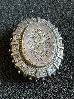A Victorian silver brooch with Birmingham hallmark weighing 6.09 gm