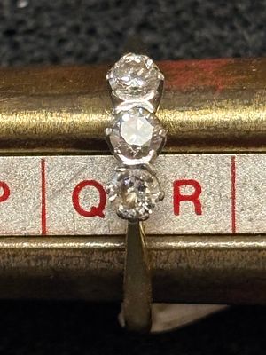 An 18ct Gold ring with three diamonds 0.5pts 3.44gm
