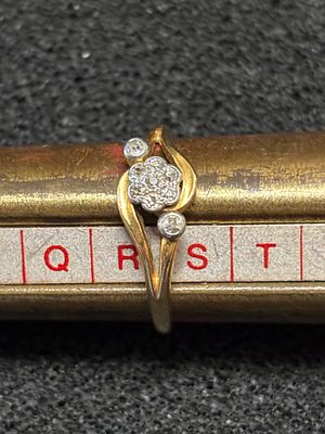 An 18ct gold and diamond cluster twist ring 3 gm