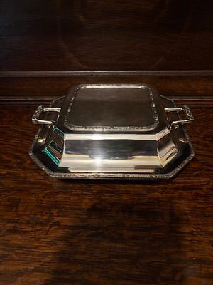 A square lidded serving tray