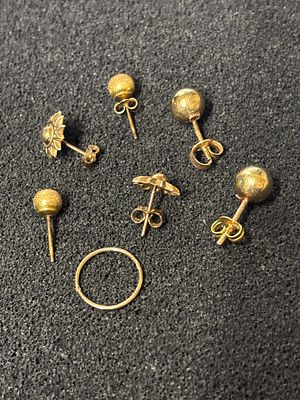 A quantity of gold earrings, all marked apart from the sleeper. Total weight 4.9 gm