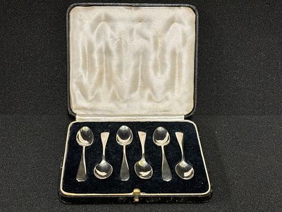 A boxed set of six coffee spoons (8.5 cm long) weighing 45 gm