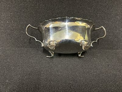 A HM silver sugar bowl on four feet weighing 94.57 gm