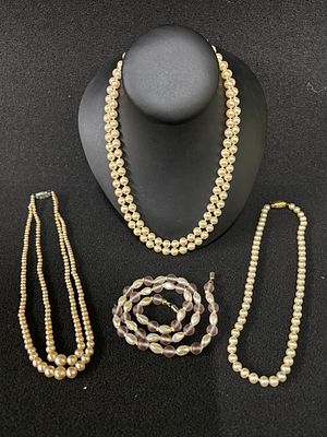 Four pearl necklaces in clam shell case