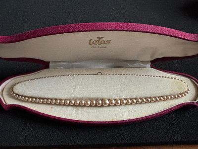 A string of Pearls in original presentation box