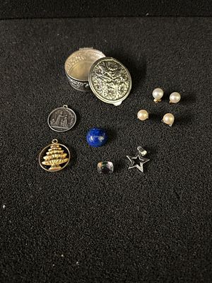 A SIlver lidded pill box (a/f) together with contents which include two pairs of pearl earrings
