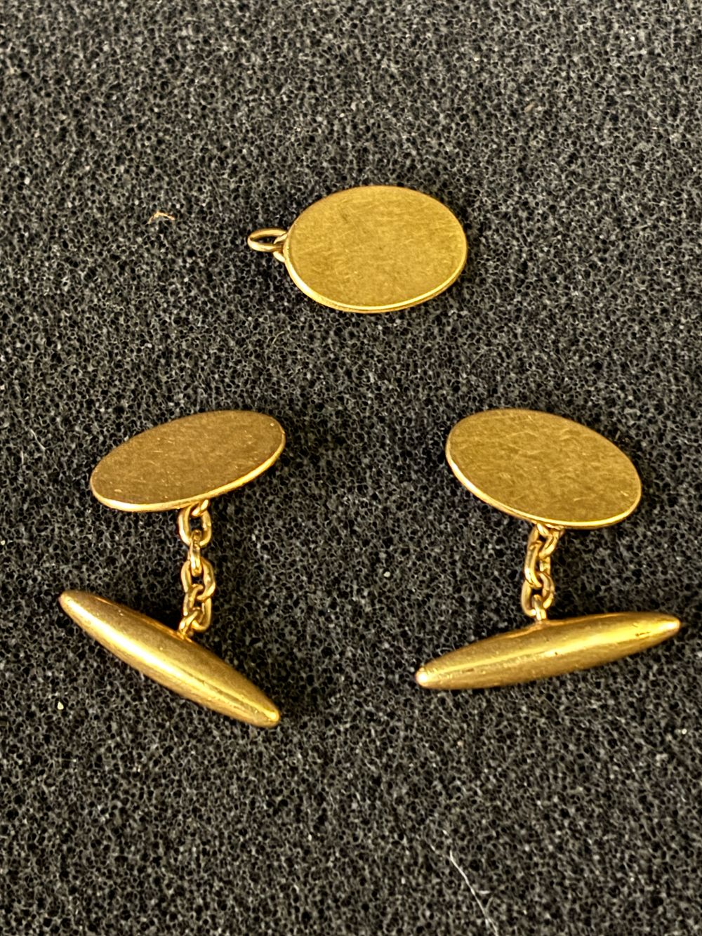 A pair of 22 ct Gold cufflinks together with an odd one, total weight 13.3 gm