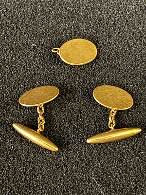A pair of 22 ct Gold cufflinks together with an odd one, total weight 13.3 gm