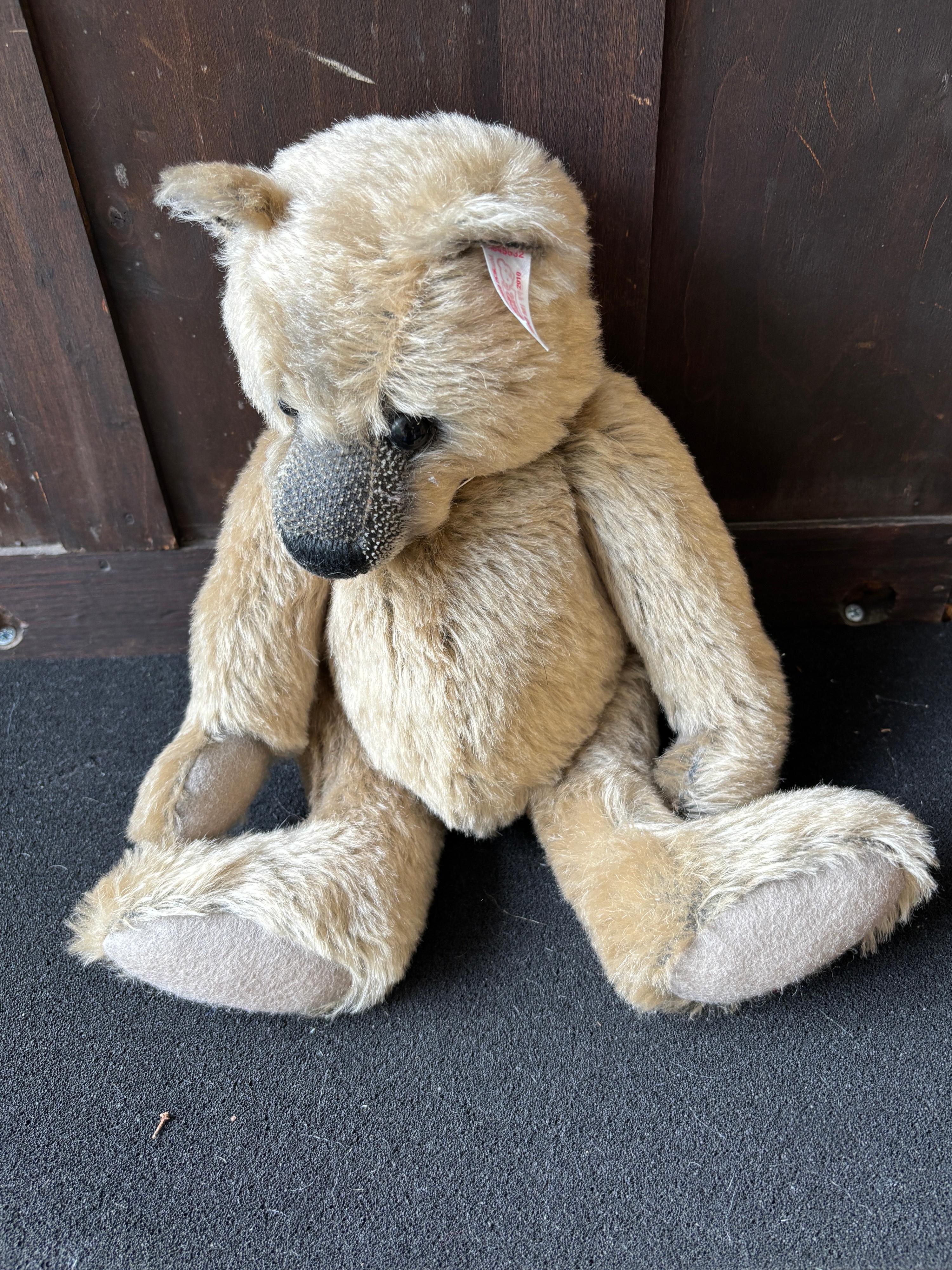 A Steiff Limited Edition Sam Teddy Bear EAN 036774 c 24 cm seated with certificate