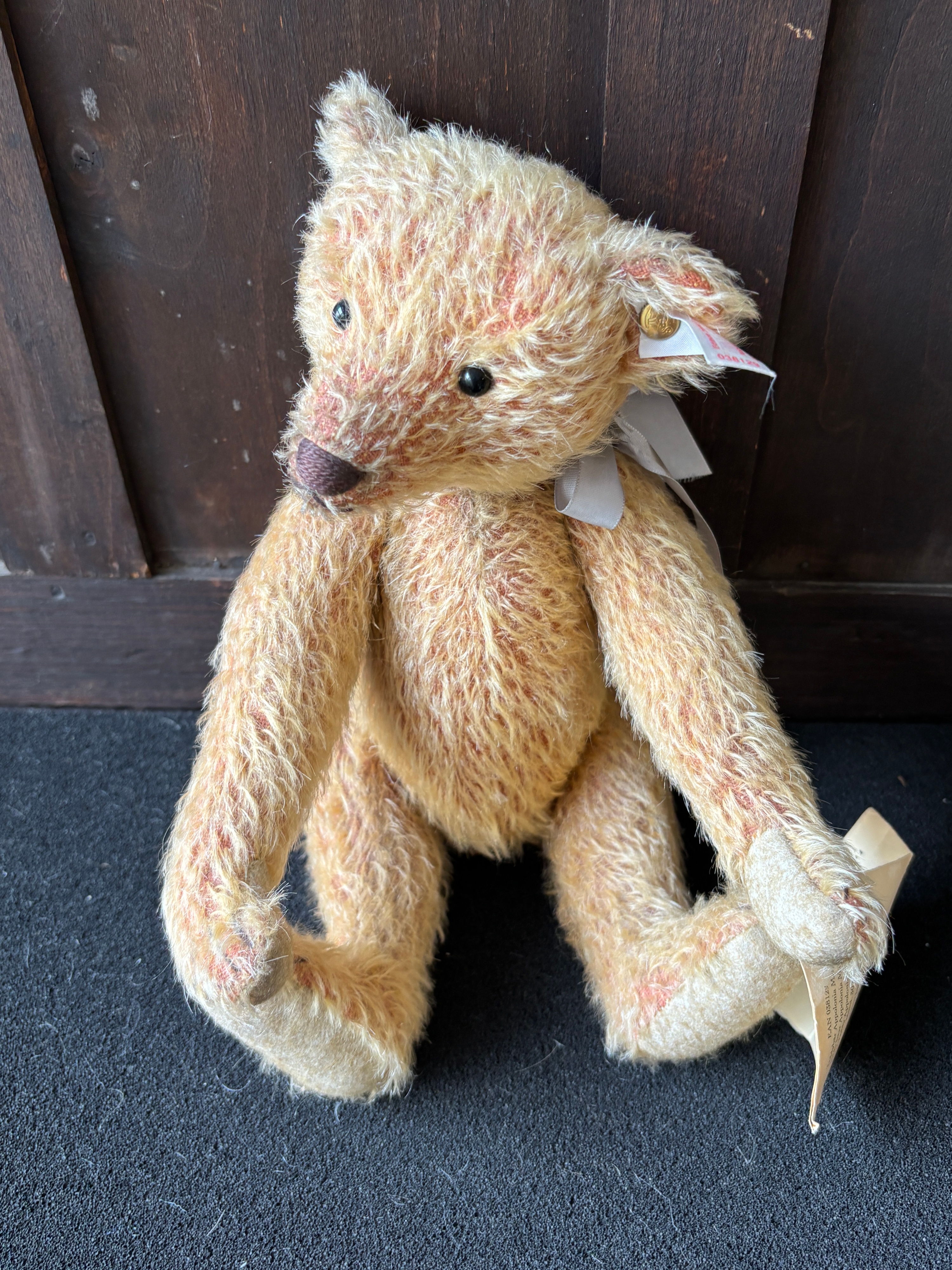 A Steiff Limited Edition 2004/05 Appolonia Margarete Mohair Teddy Bear c 23 cm seated