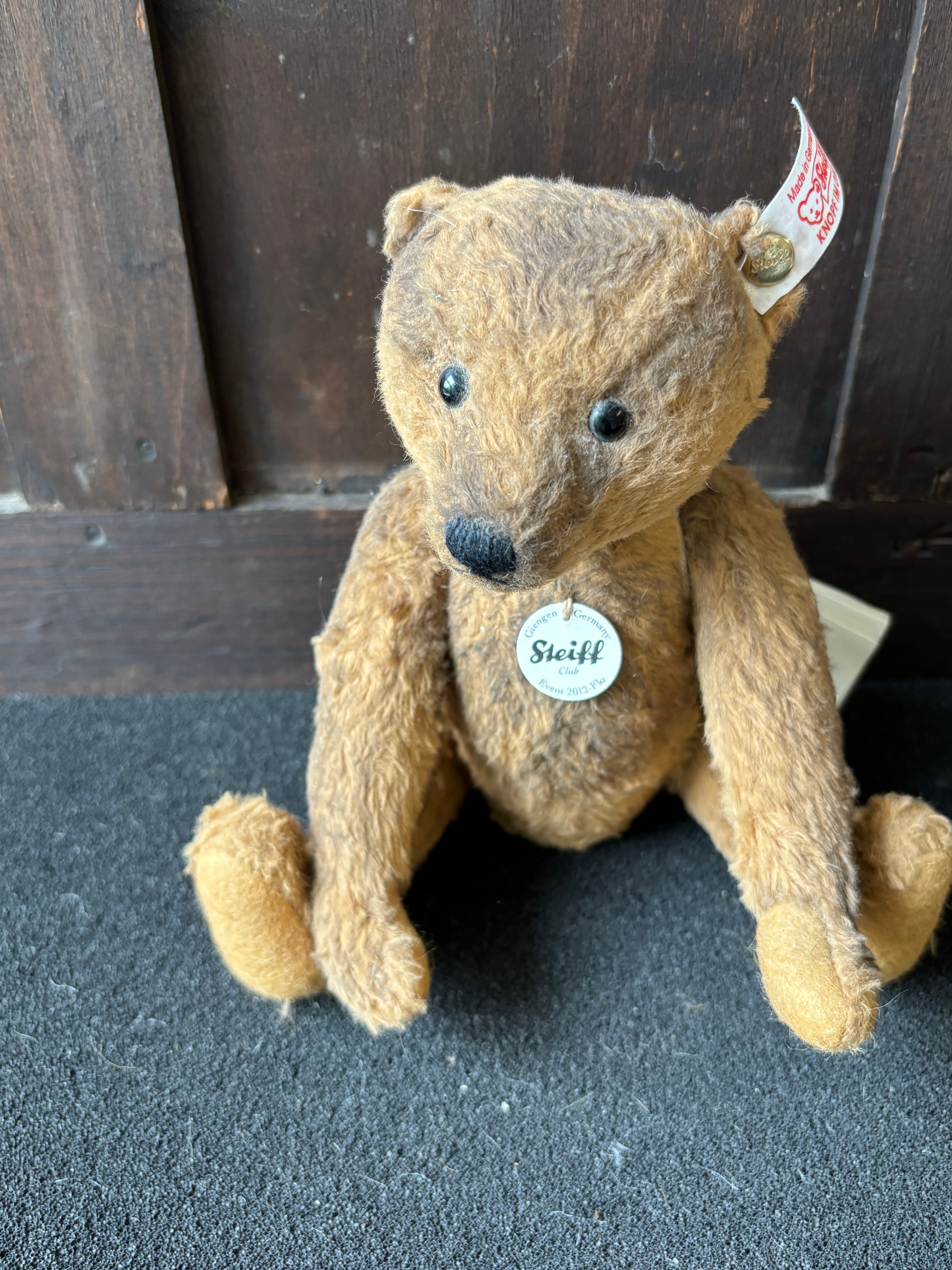 Steiff Teddybär Flo Limited Edition 2012 Club Event Bear c 17 cm seated