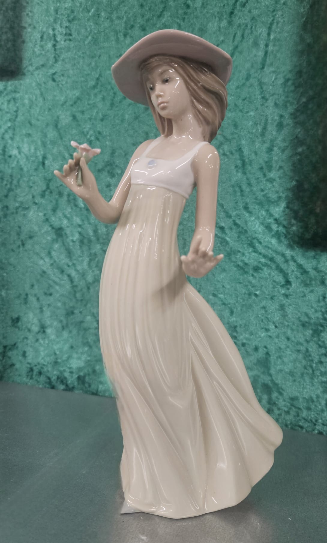 NAO by Lladro glazed porcelain figurine Gentle Breeze model 1158