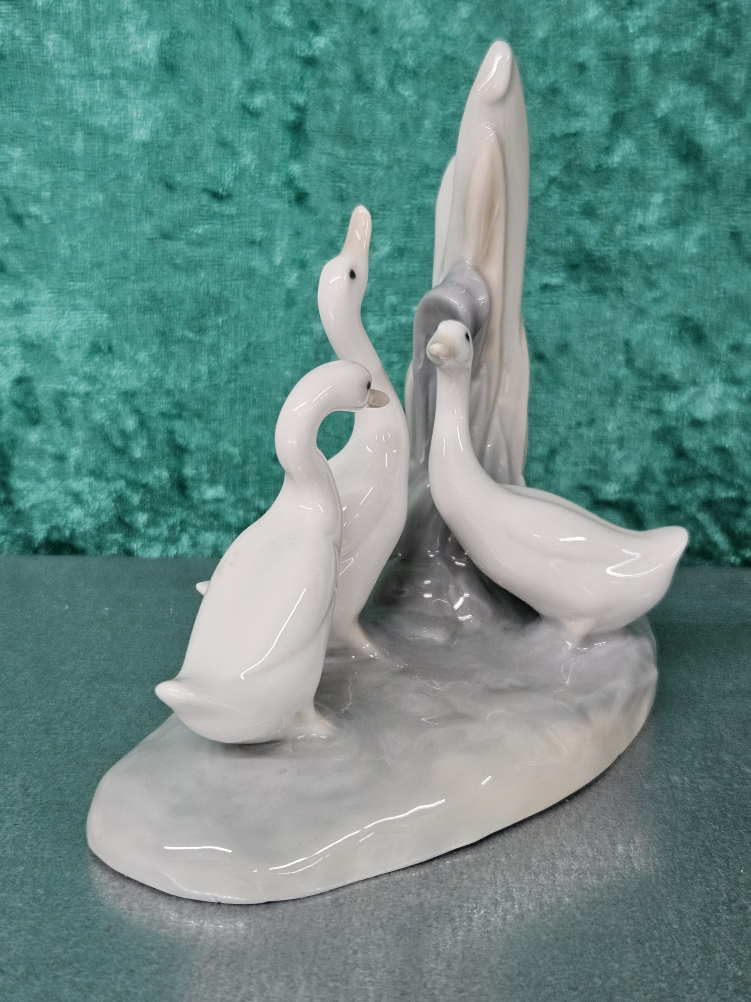 A Nao Porcelain Trio of Ducks Figurine